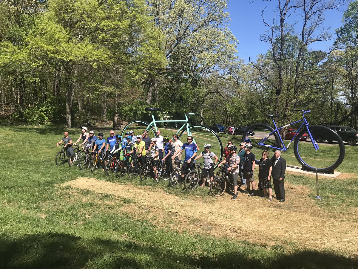tayspellman's tweet photo. Meet The B.O.B.s “Big Ol Bikes” on Mill Mountain in #roanoke. Great new outdoor art by @PLAYRoanoke 🚲#biketown #thisisroanoke #trailsetter https://t.co/WKRqGVIhrm