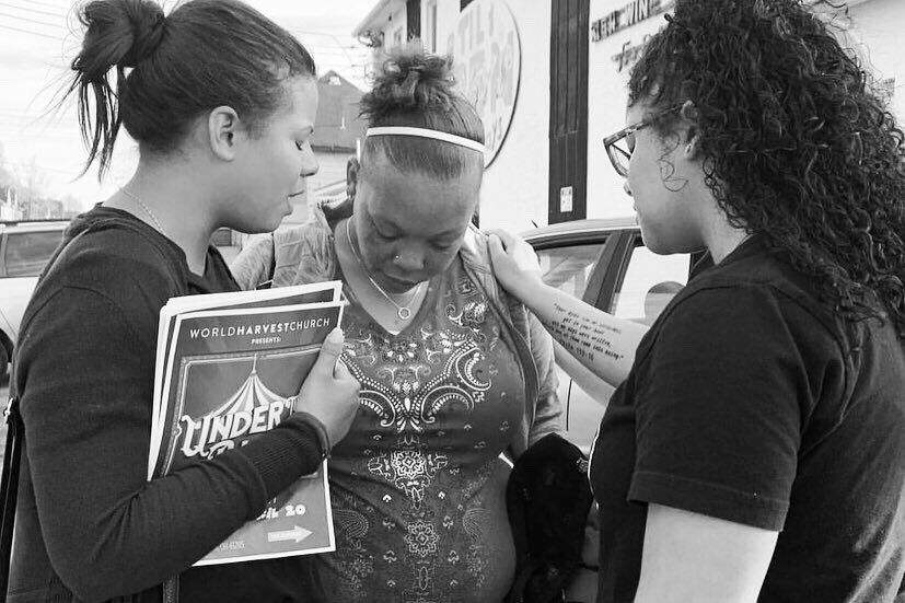 ValorCollege's tweet photo. (1/2) #ReachWeek was more than just about going into the streets of Columbus, OH to reach our community. More than handing out free food, playing games with children, face painting, and dancing—it was about SOULS.
—
We are called to be a generation that reaches this lost, hurt https://t.co/k6pMr4zsNP