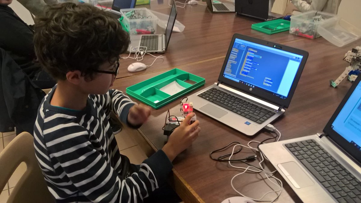 i2form's tweet image. Besoin de ressources ou de conseils sur l’utilisation de robots, ou tout simplement pour initier des activités pour l’apprentissage de la programmation et de la robotique en classe avec les élèves ? @i2form #I2FORM