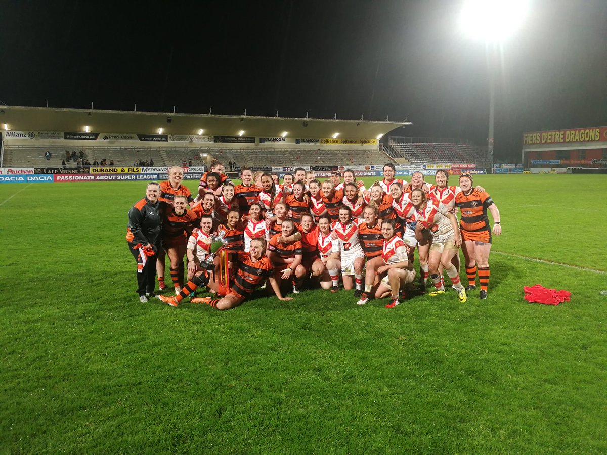 DeessesCat's tweet photo. Défaite des Déesses Catalanes face à Castleford Tigers Women 6 à 54.
Très belle performance des tigresses qui menaient à la pause 6 à 20 sous la pluie de Brutus. https://t.co/I703LcpKM8