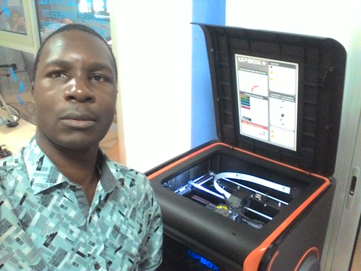 senfablab's tweet photo. @senfablab était à l'#institutFrançais, pour un #atelier de formation à l'#Impression3D #3Dprinting  #IfLab #Dakar https://t.co/CmlAZ1ZmHz