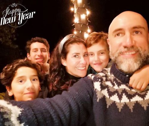 merblogging's tweet photo. Este 2019 les deseamos lo mejor! Que todos los días sean como... https://t.co/qYN7slYXo1 https://t.co/QapfkLfzeu