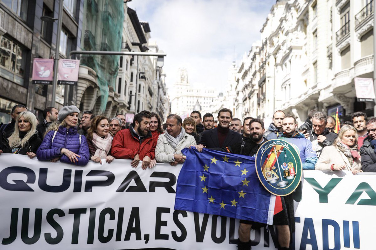 mbego73's tweet photo. 🍊 El #28A #VamosPorElCambio por la igualdad y la libertad de todos los españoles 🇪🇸
#EquiparacionYa 👮🏻‍♀️
#VamosAlbert https://t.co/Plu9GWPfci