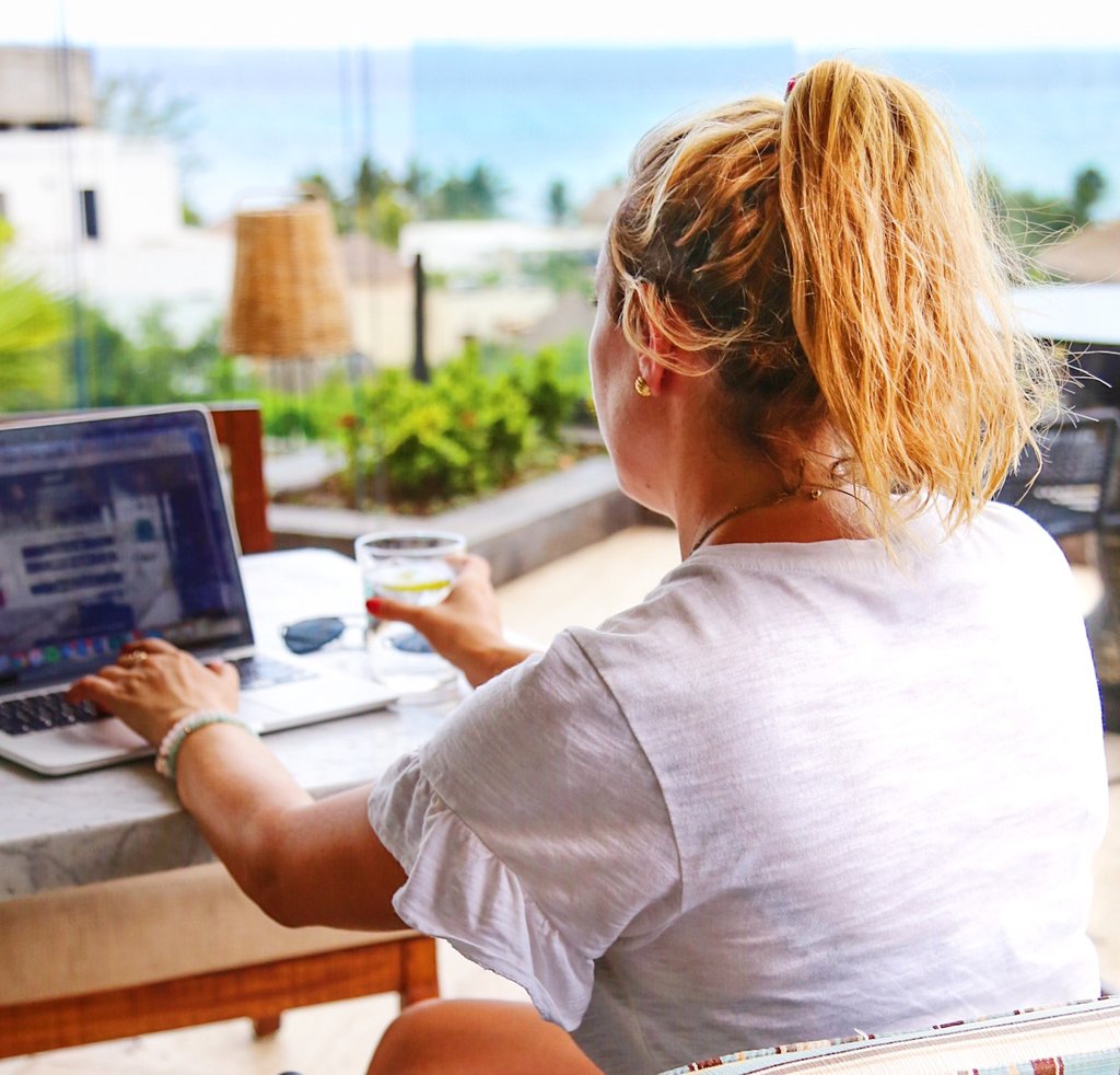hackerparadise's tweet photo. We're a fan of the momentum method. Commit to one task for at least 10 minutes- no interruptions or breaks. Notice how it gets easier towards the end and use that momentum to continue working.  #RemoteHackMonday #mondaymotivation #momentummethod #remotework #digitalnomad https://t.co/70cThUWO9E