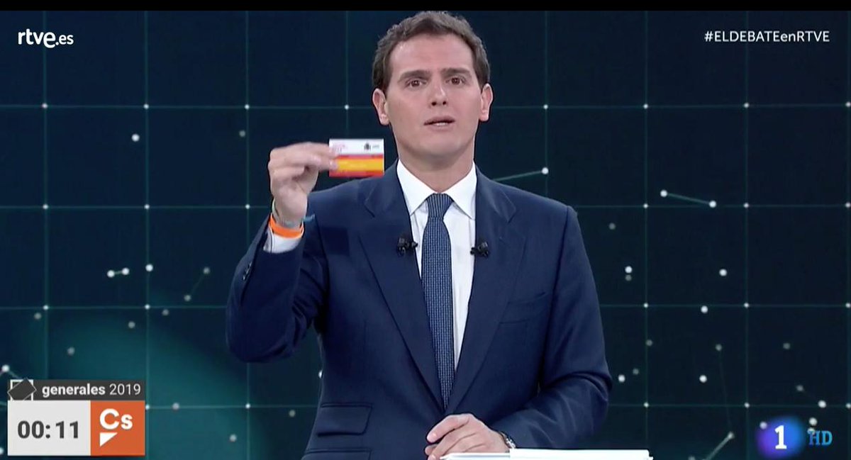 norcoreano's tweet photo. Me flipa que el as bajo la manga que se había guardado Albert Rivera sea anunciar una tarjeta sanitaria cubierta en un 80% por una bandera de España. #ELDEBATEenRTVE https://t.co/pcwOMqjLKE