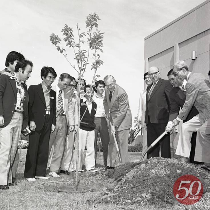 IUIndianapolis's tweet image. In honor of #EarthDay, here's a throwback to planting Japanese fruit trees during a delegation from Japan's visit to @IUDentistry in 1976. 🌸
.
For more moments in #MyIUPUI History, visit 50.iupui.edu/history