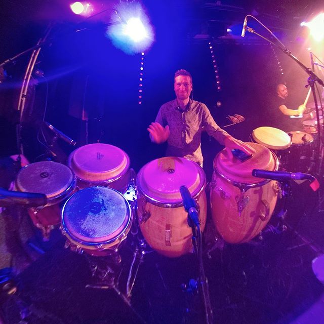 NicoPercussion's tweet photo. 🙂 Souvenir du Concert  au Hangar d' Ivry, avec @tourekunda 🙂 ⠀
#tourekunda #cajon #drum #drummer #percussion #percussionist #kijada #conga #campana #salsa #timbales #bongo #darbuka #derbuka #djembe #drumkit #tama #talkingdrum #pandeiro https://t.co/jaZsEwuhJ3 have great dea… https://t.co/lIkvGLxOYm