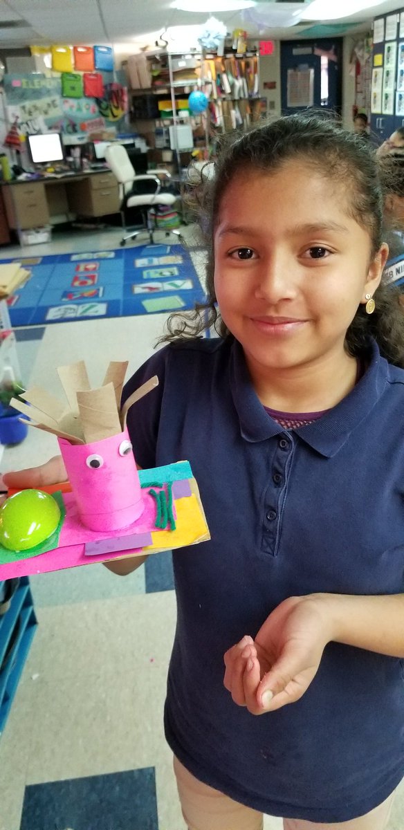 CreateWithCarr's tweet image. Celebrating Earth Day in the art room by creating recycled sculptures! #icebulldogs @ICEBULLDOGS #centersd @CenterHS