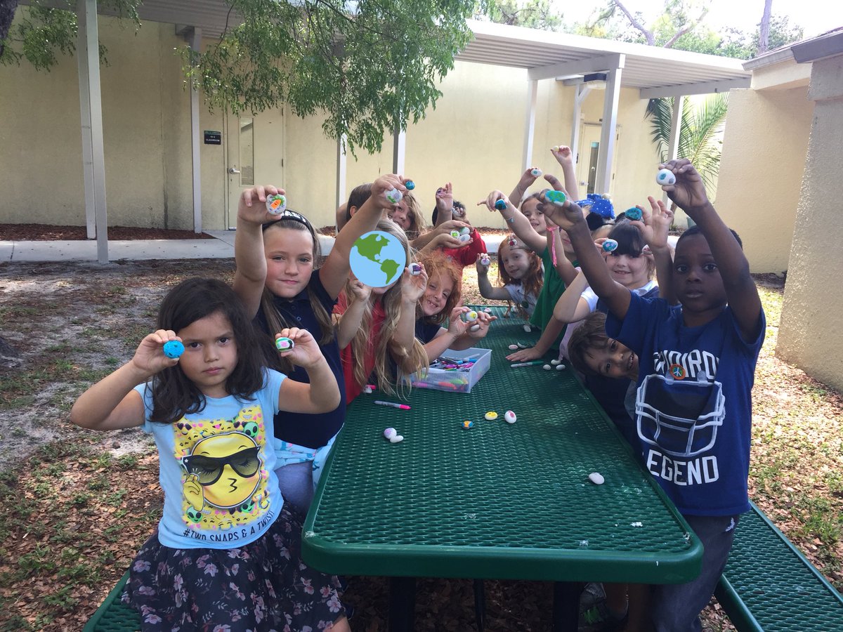 MrsBerlatsky's tweet photo. These Firsties think the Earth rocks! #EarthDay2019 #PeaceLoveFirst #VikingVoyage19 https://t.co/C1JKLhZw32