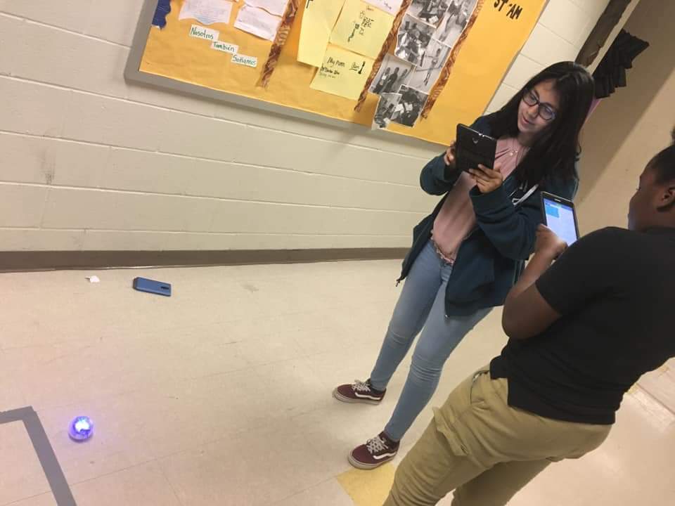 APSPrice's tweet image. If we get more girls coding we will change the world in 20 years!  Coding spheros (circular robots) to trace a square and change color. @PricePrincipal @PBS_Atlanta @apsupdate #coolgirlscode #mrsmithmakesengineeringfun