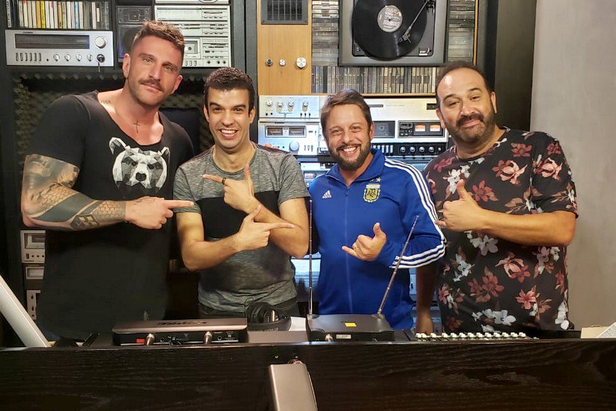 #AgoraoBicho Quem tem o melhor futebol: Santos ou Corinthians? Vem assistir o debate com a participação do narrador Ivan Bruno! 😎 bit.ly/2GtKeJ6