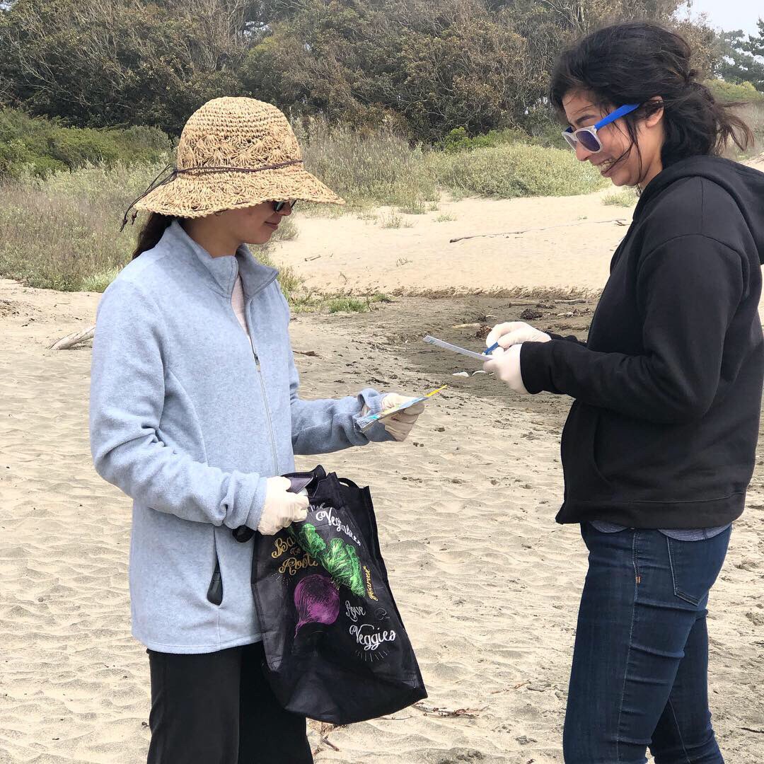 Force4TechComms's tweet photo. #TeamNpi celebrates #EarthDay by cleaning up trash found on our local beach in #SantaCruz. We collected a total of 8 lbs with @SaveOurShores! https://t.co/9h2W5rxCxz