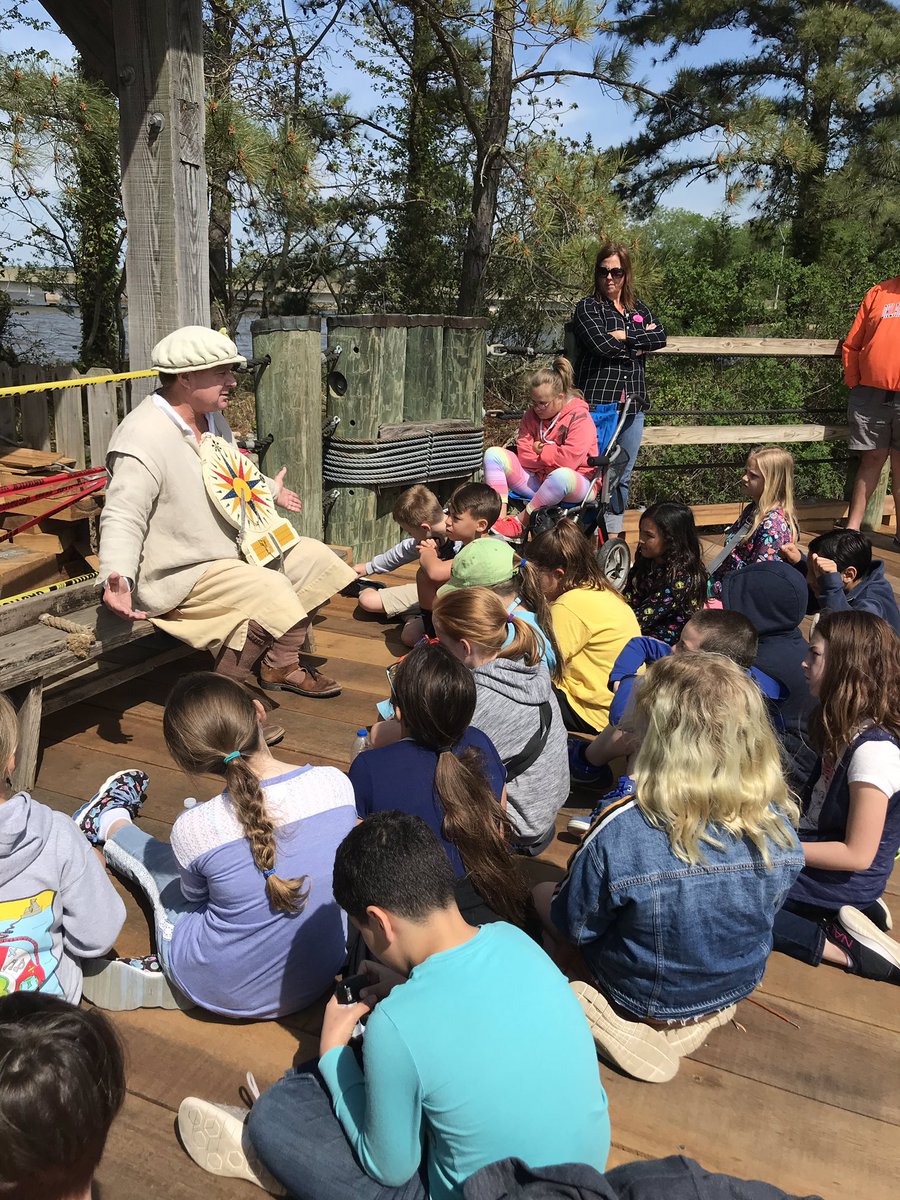 Lauren C. Gibson tweet media