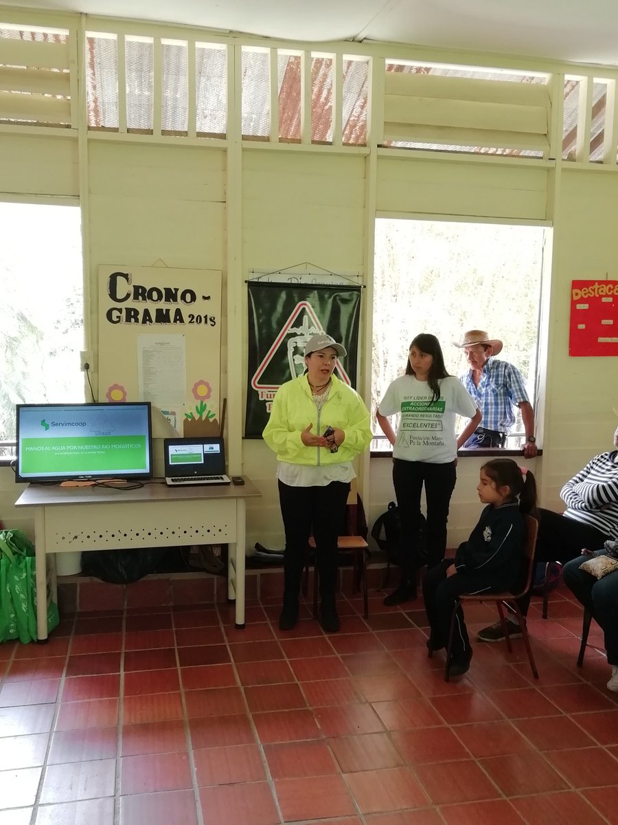 Servimcoop's tweet photo. #felizdiadelatierra #diadelatierra  Hoy celebramos el día de nuestra madre naturaleza con el gran  Reciclaton por nuestro Río Mogoticos, la comunidad aportó un grano de  arena para cuidar nuestra madre tierra. https://t.co/kgATdfC8QA