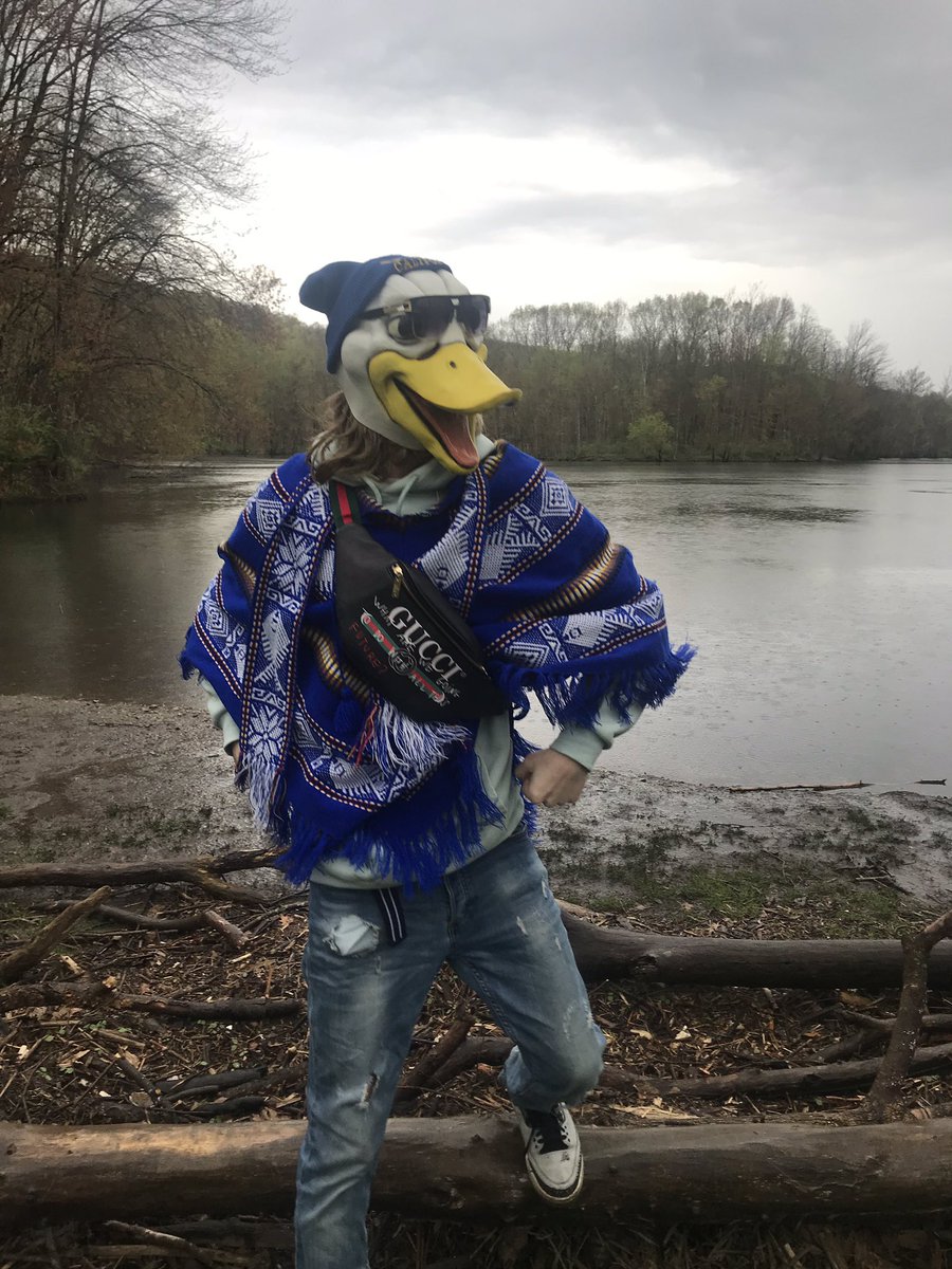 THEREALGO0SE's tweet photo. The Earth is the only thing The Goose loves more than white bread. The Goose is kind to the Earth - just like you! Three Cheers for Earth!! https://t.co/AnfOqP1LhL