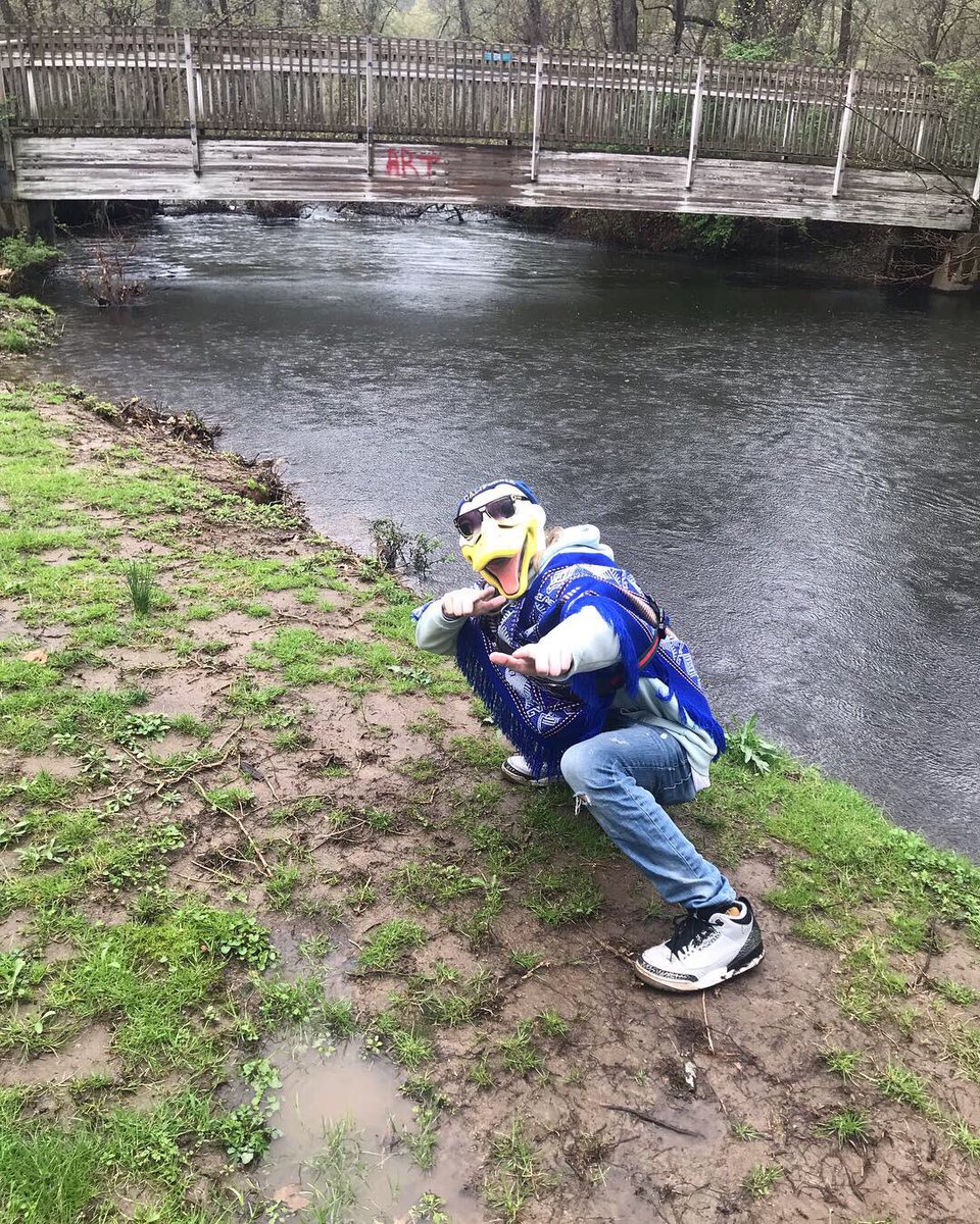 THEREALGO0SE's tweet photo. The Earth is the only thing The Goose loves more than white bread. The Goose is kind to the Earth - just like you! Three Cheers for Earth!! https://t.co/AnfOqP1LhL