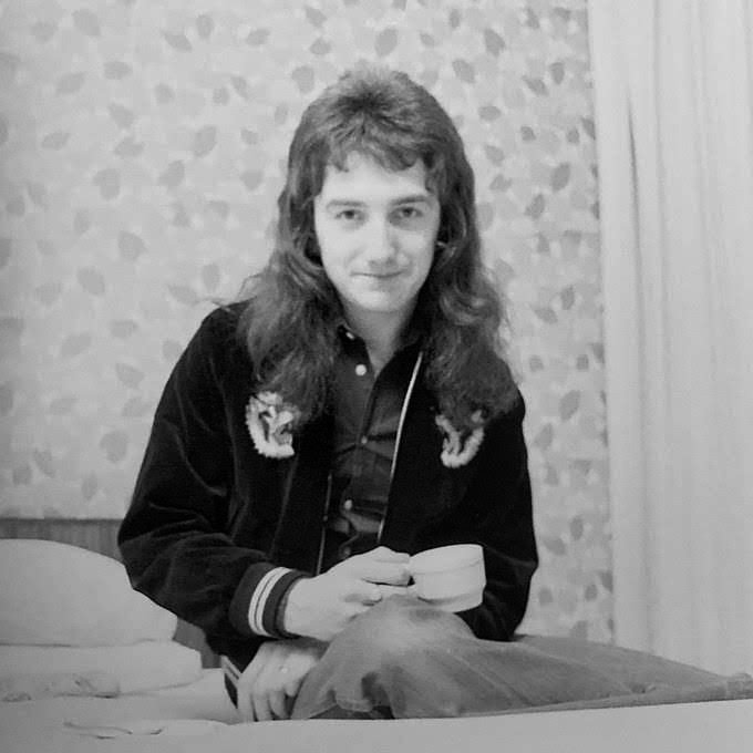 JohnDeacon_'s tweet photo. Deacy, smile at the camera please https://t.co/ErIksy62la