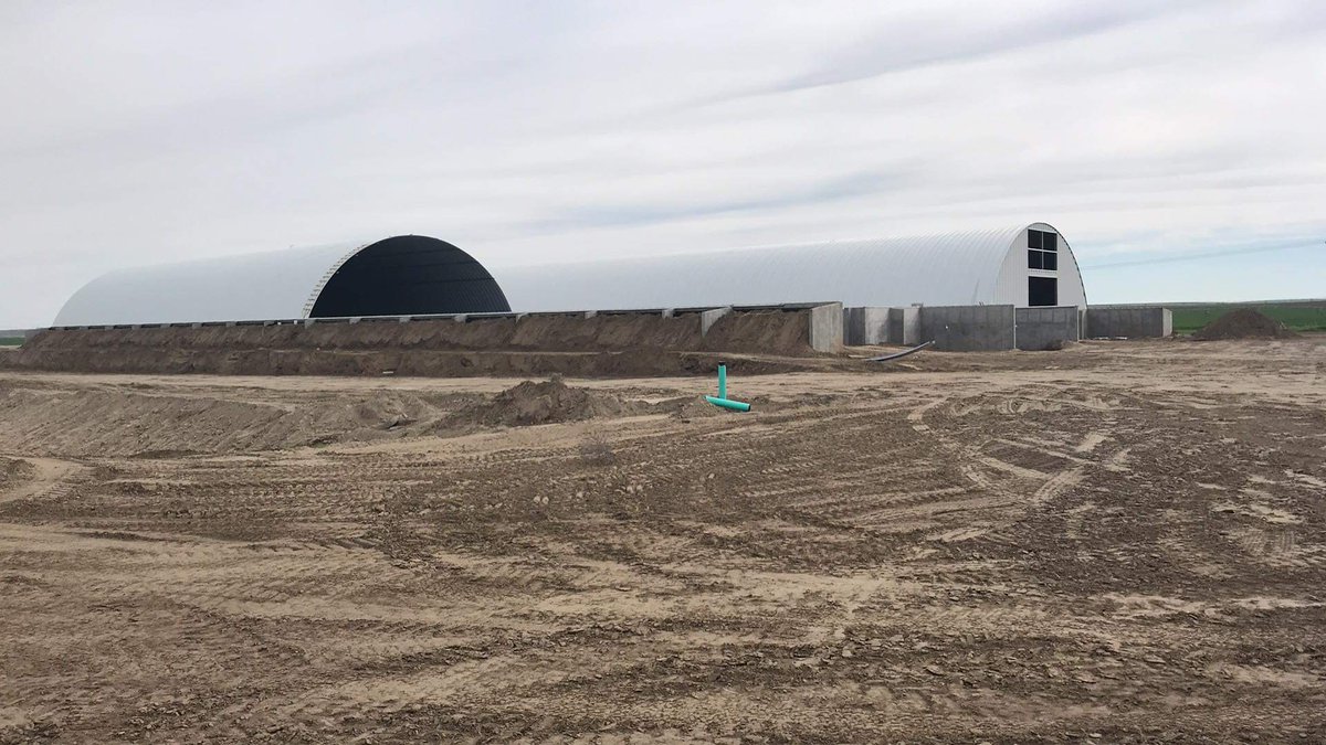 Kleisinger1's tweet photo. Adding a few more 2019 Meridian #archwall Storages. @meridianmfg #Behlen #bestofthebest #SteelStrong  #potatostorage #spud #potatoarchwall https://t.co/ykH1J4ZA4t