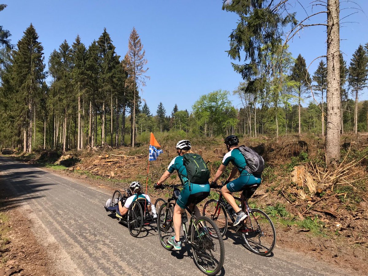 Ellen_ML's tweet photo. De Maartensmasters hebben 1e Paasdag zo’n 38-45 kilometer gereden! Wat een fijne training, pittige heuvels in het mooie landschap van Berg en Dal, Duitsland en Groesbeek  @maartenskliniek https://t.co/iJXZ3ncL8A
