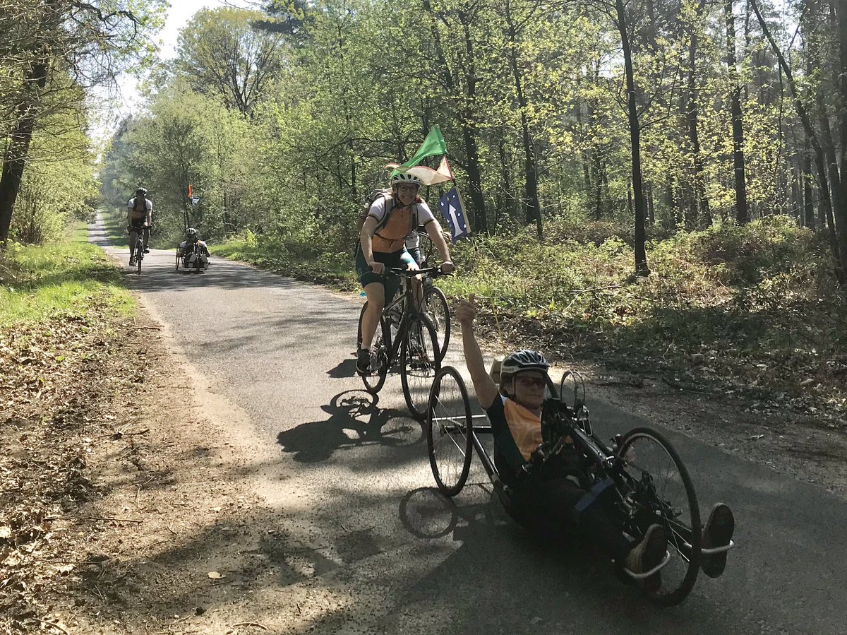 Ellen_ML's tweet photo. De Maartensmasters hebben 1e Paasdag zo’n 38-45 kilometer gereden! Wat een fijne training, pittige heuvels in het mooie landschap van Berg en Dal, Duitsland en Groesbeek  @maartenskliniek https://t.co/iJXZ3ncL8A