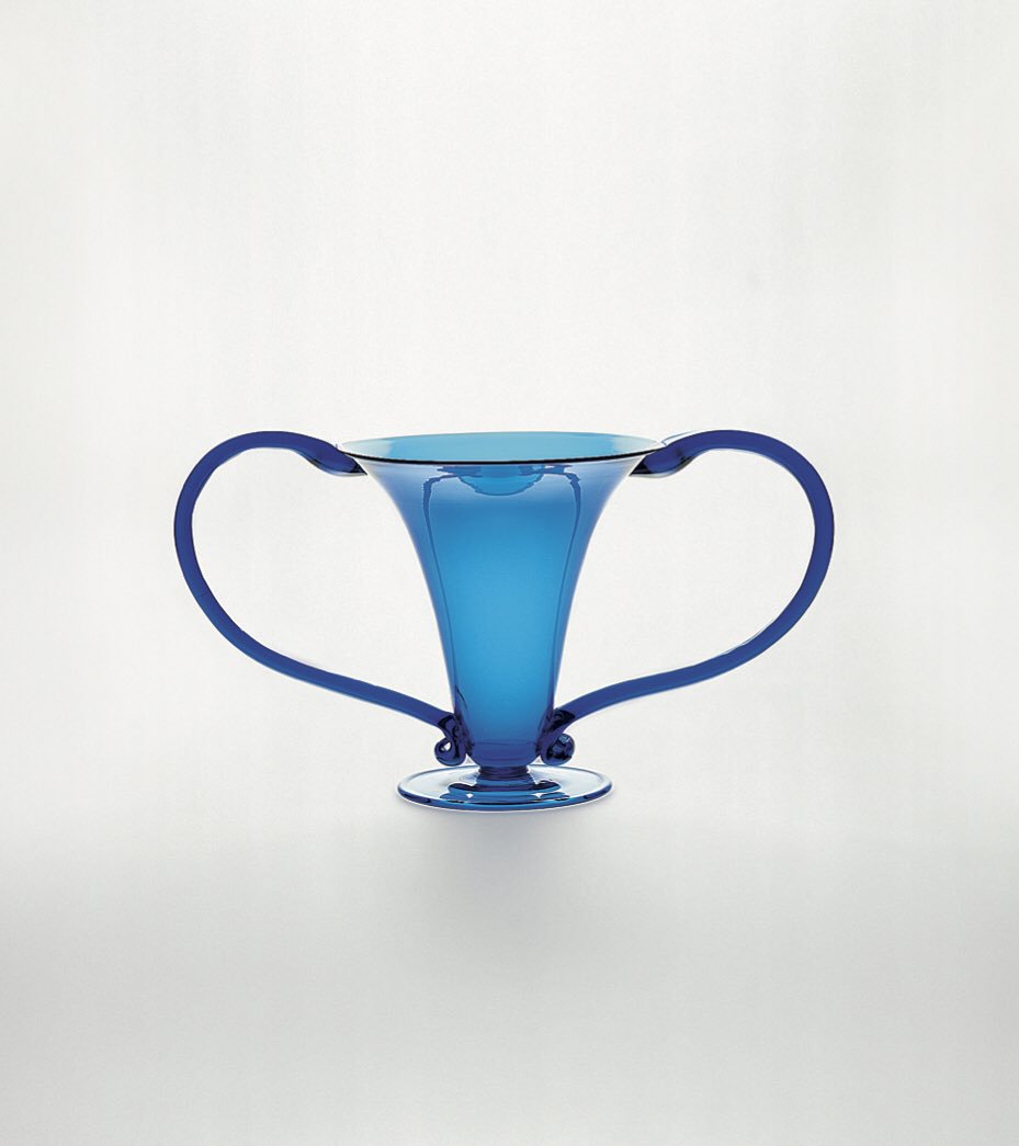 olnickspanu's tweet photo. ‘Libellula’ (1921-25), a thin blue transparent glass vase by Vittorio Zecchin is distinguished by its two large handles and its name comes from its resemblance to a dragonfly.
#MuranoGlass #OlnickSpanuCollection #VittorioZecchin #Glass https://t.co/IQzgyMKfz4