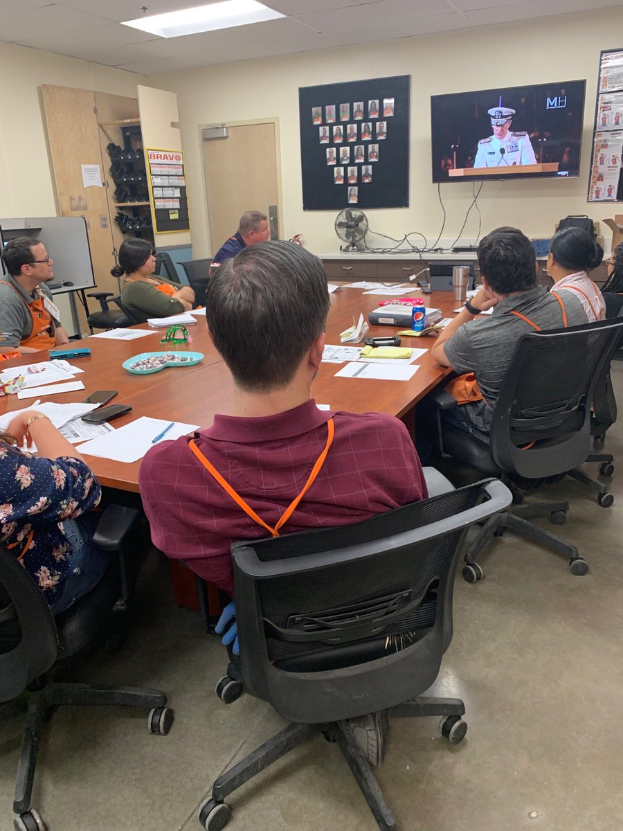 Empowering leaders 📚#leadingchange ⁦<a href="/HeldieRodriguez/">Heldie R</a>⁩ ⁦<a href="/thdkwalk/">Kurt Walker</a>⁩