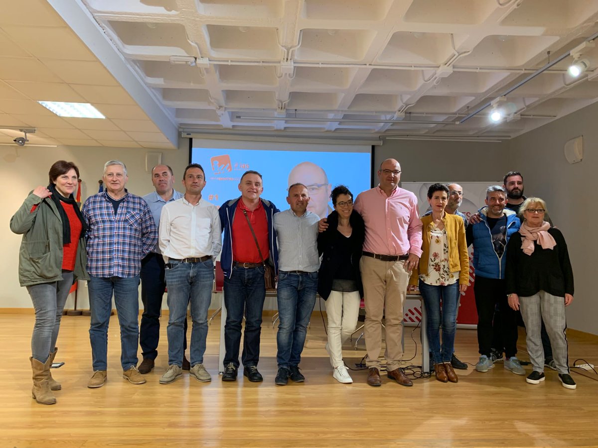 ovizapico's tweet photo. Largo y variado lunes. Primero sintonía en la reunión con la dirección de .@UGTAsturias 
Después con l@s compañer@s de .@iusiero reclamamos reubicaciones de estaciones medidoras de contaminación.
Y por último participé en la presentación de la candidatura de .@IUnavia ¡a ganar! https://t.co/14VCNn9K1Q