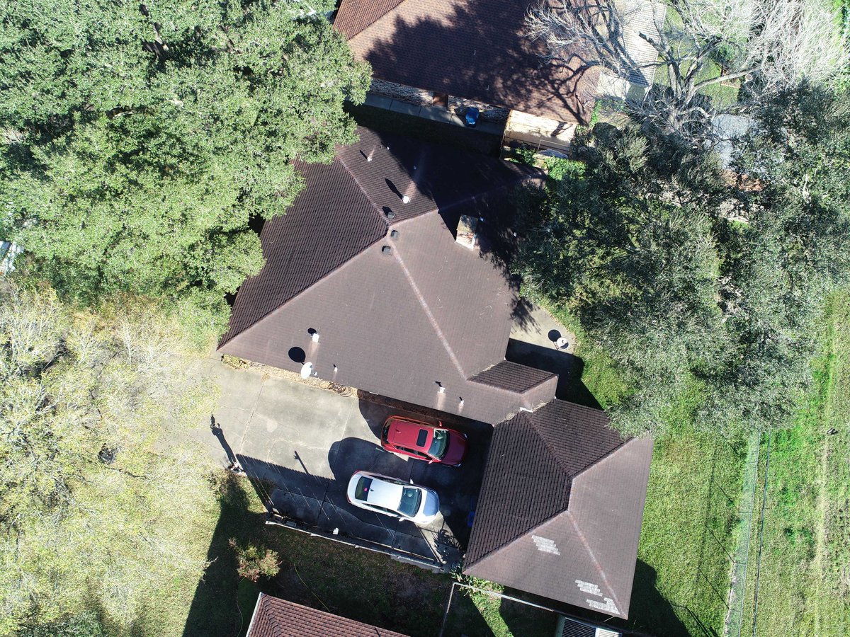 MidCoastTX's tweet photo. It was an absolute pleasure helping this delightful Rosenberg, #Texas homeowner replace her roof! The PABCO Oakwood is a huge step up and will also work wonders for her property value and curb appeal!! https://t.co/X6eLyZE5rr