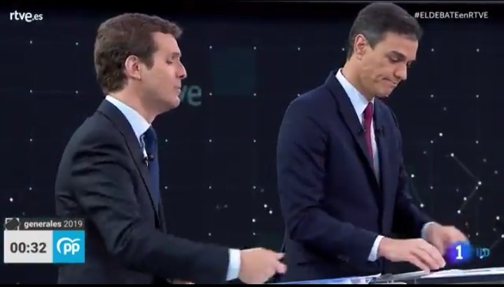 StellaeLectio's tweet photo. Interpretando las estrellas colocadas detrás de los candidatos políticos.

#ELDEBATEenRTVE https://t.co/7ihjdekKlf
