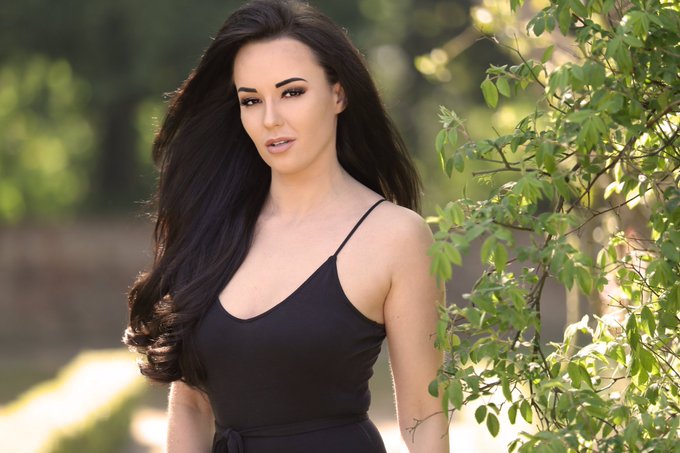 Making the most of the summer weather &amp; updating my portfolio ☀️🌿📸 https://t.co/tzxFS0yjzu