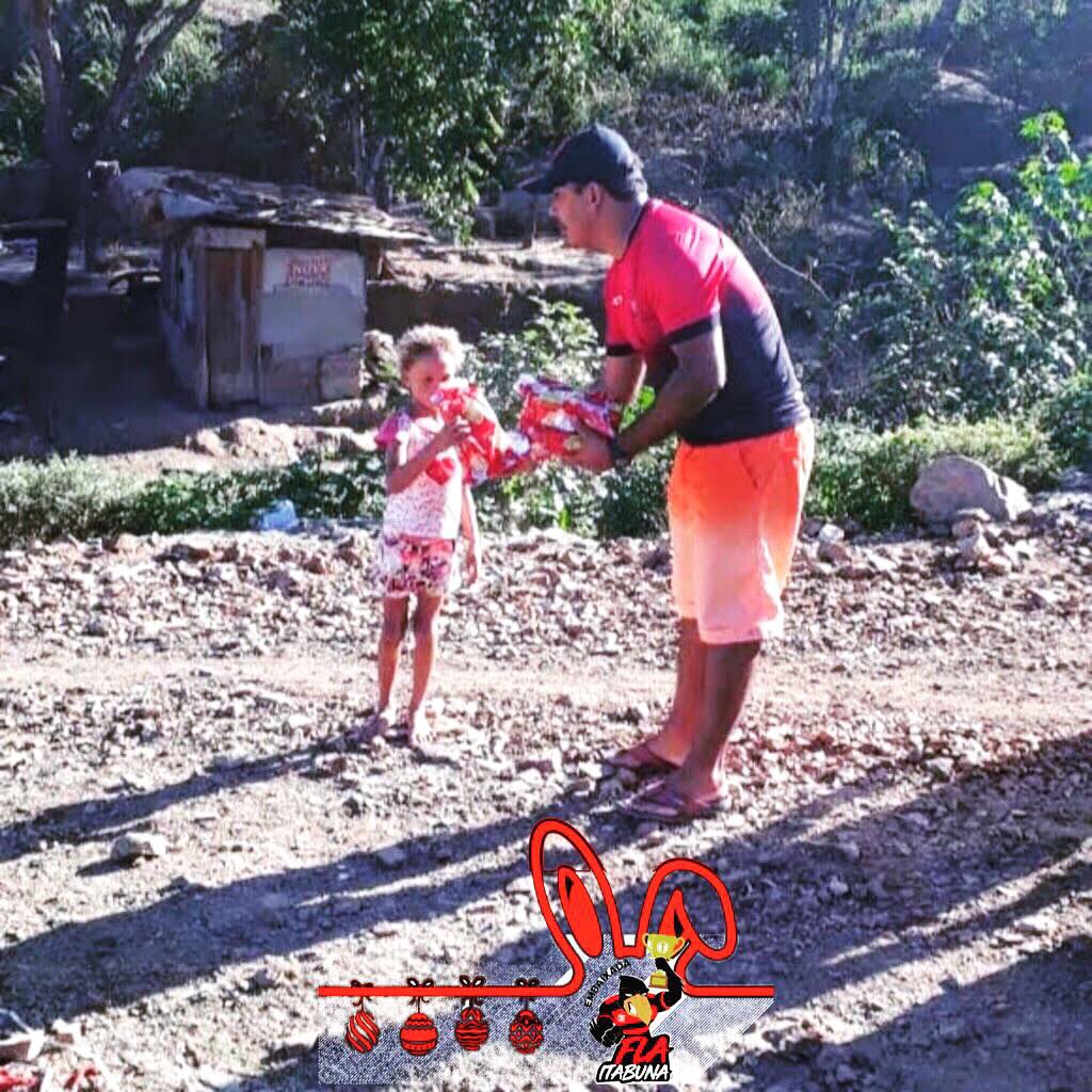Fla_Itabuna's tweet photo. E assim foi realizada a Campanha de Páscoa idealizado pelo @flamengo e realizada pela @Fla_Itabuna , e assim nos foi possível entregar um pouco de carinho e alegria às crianças moradoras do Lixão em Itabuna. Junte-se a nós, podemos e vamos fazer muito mais. Saudações Rubro-negras https://t.co/GnYr20ShI6