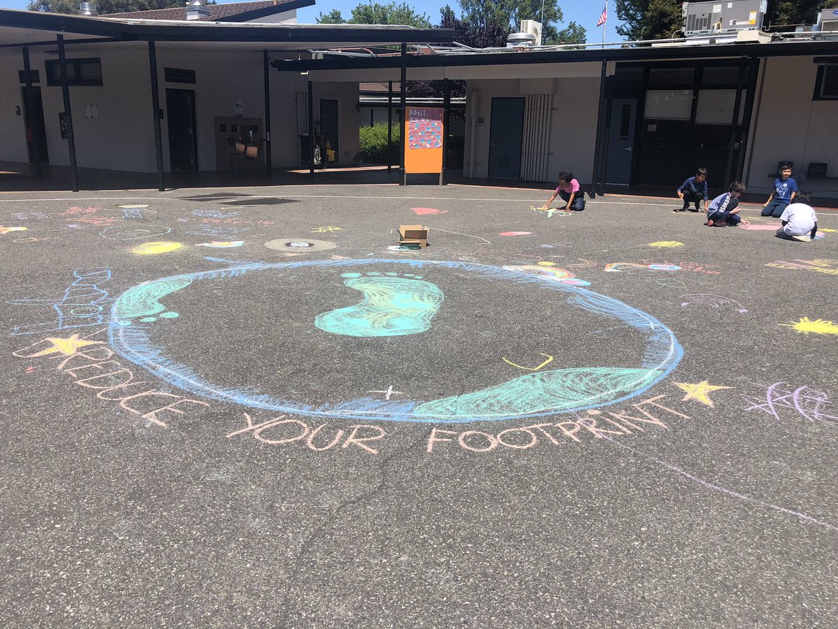 LandelsPta's tweet photo. Our Landels Lions decorated the blacktop for #EarthDay2019 #landelspta @mvwschools https://t.co/3no39pqQ0A