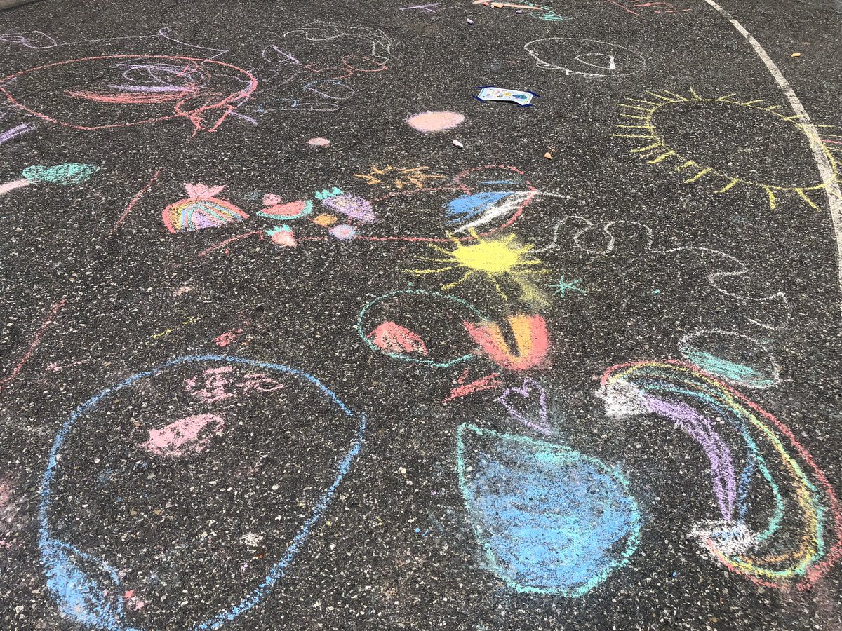 LandelsPta's tweet photo. Our Landels Lions decorated the blacktop for #EarthDay2019 #landelspta @mvwschools https://t.co/3no39pqQ0A