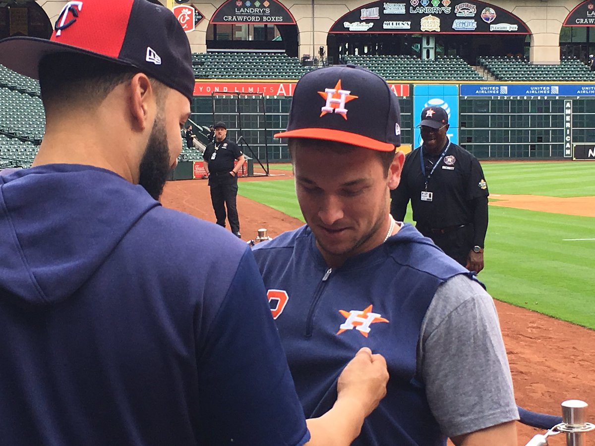 brianmctaggart's tweet photo. Marwin Gonzalez reunited with Astros and their fans https://t.co/7cpQxNXmEr