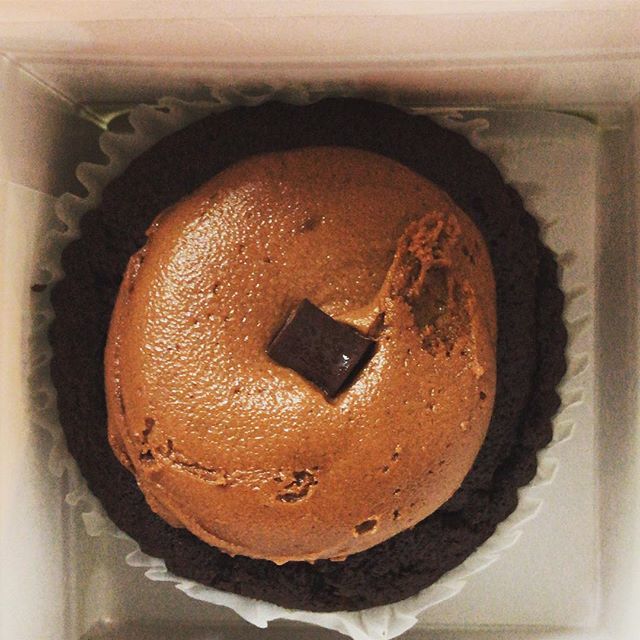 iamblondilox's tweet photo. @unrefinedbakery are the bomb 💣  The most delicious chocolate #vegancupcake 🧁 I’m now in a sugar coma see ya 👋 #dallasbakery #sugarcoma https://t.co/2d7j4oEpNF https://t.co/JdMAQxUyHR