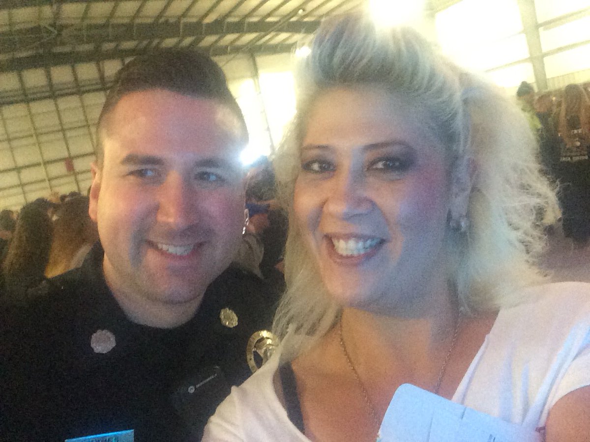 MommyAndMoo's tweet photo. @KrisSavage81 @thehicklife @THETimHaynes I met you Dep &amp;you were very polite&amp; personable Completely professional. You wouldn’t even write that @LivePdBlueLine was a frog fart, because you’re a gentleman. You even #CrashedCourse me about @MuseWatson I hate that you’re leaving Just remember #AliensParkFree Stay safe #Bro https://t.co/hrpejOjXKD