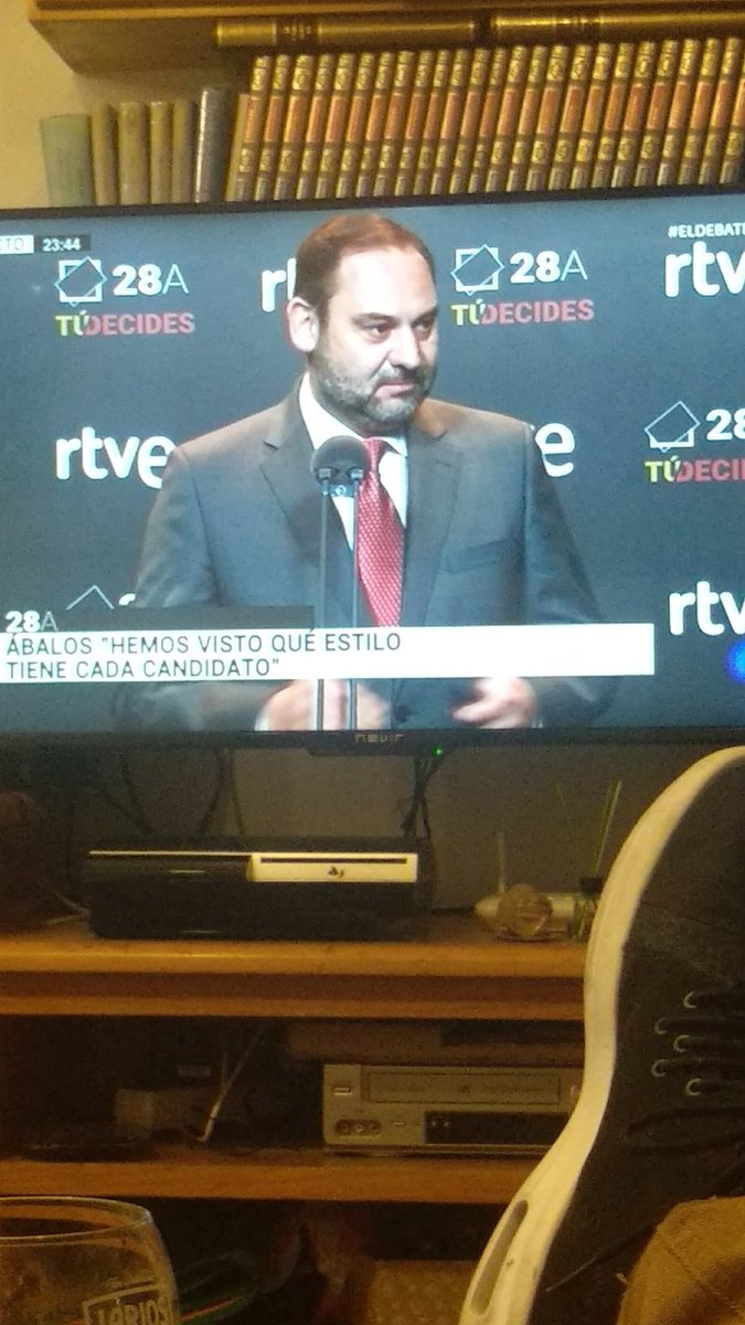 Jacobin_95's tweet photo. Ha salido el karanka del psoe https://t.co/MQN71UYG0C