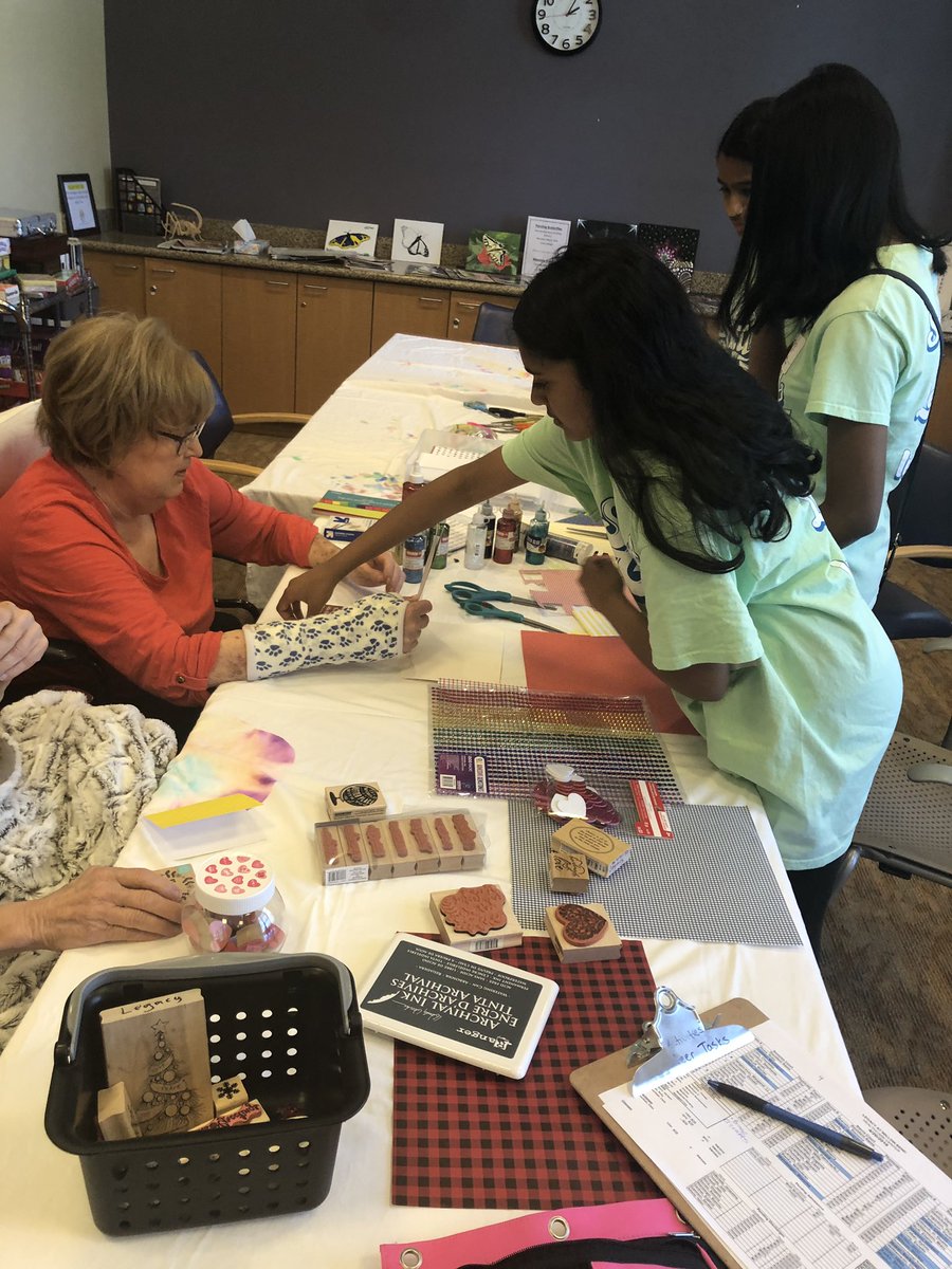 RMSStudentCoun1's tweet photo. Arts and Crafts @RiceMSRavens @RiceSLP_Maxine https://t.co/JuGR03AID3