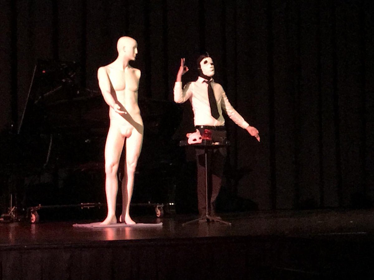 crcspringfest's tweet photo. MUSIC | Interested in some live music? Come to the CRC Composer Ensemble Performance on Mon., April 29 or Tues., May 7 from 7 pm to 8:30 pm. 

Pictured: 2018 Composer Ensemble of Daniel Horne performing his avant-garde piece, “Dark Room Broken Window.” #crcspringfest @ChooseCRC https://t.co/UBQLhWA0yb