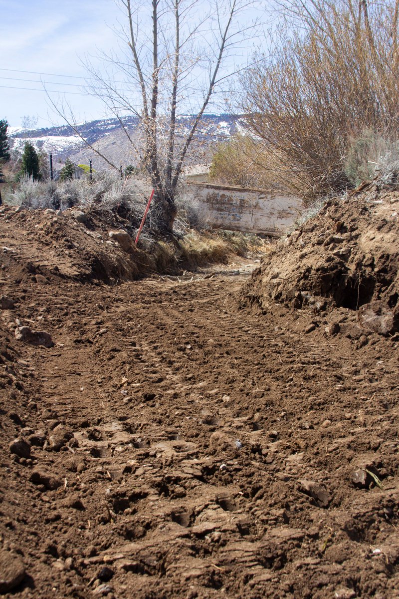 DyerEngineering's tweet image. DEC is working with @washoecounty in the Southwest Vistas area to abandon an existing sewerage lift station, and replace it with a gravity sanitary sewer. The new sewer main crosses beneath the Steamboat Irrigation Canal, which is undergoing restoration after main installation.