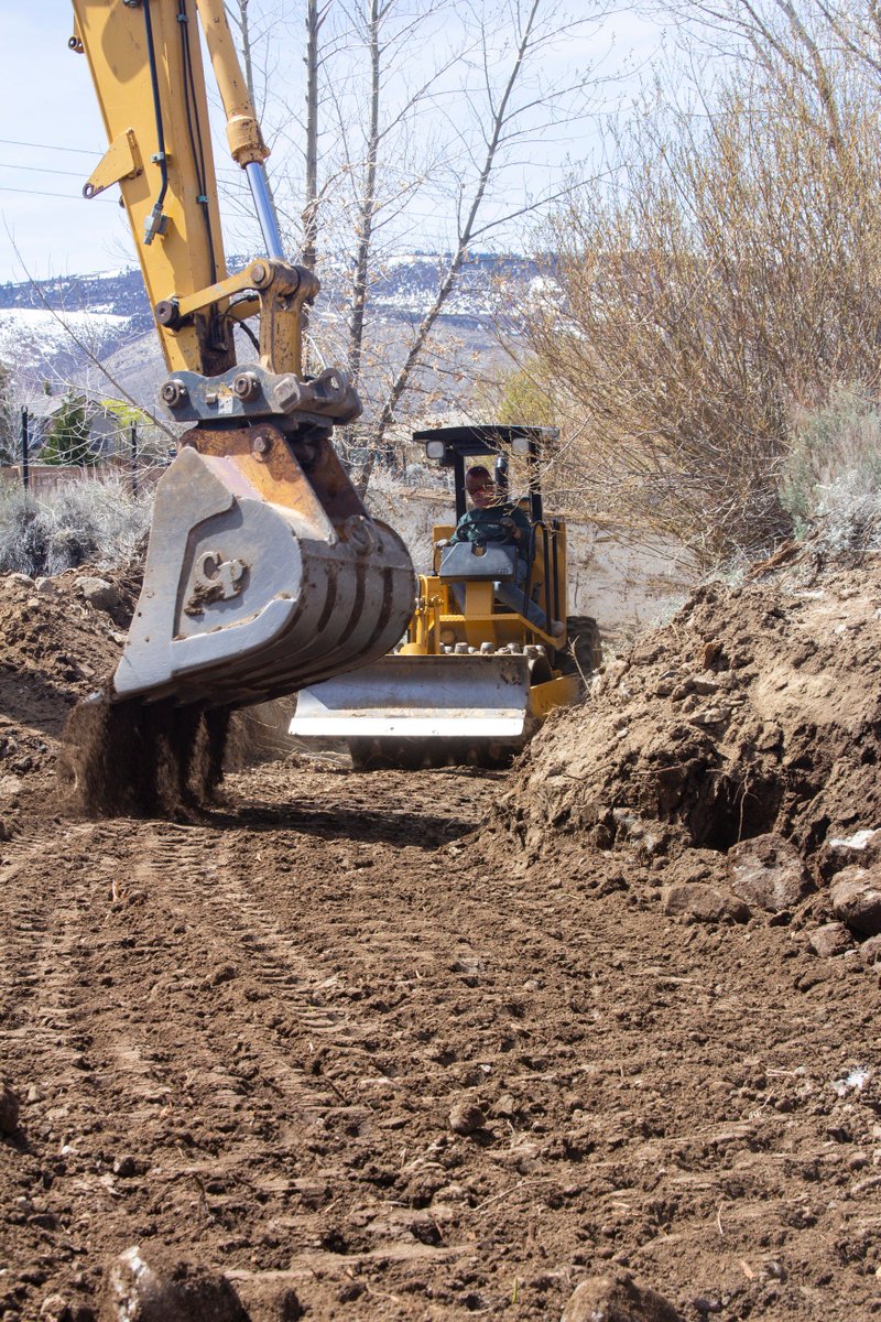 DyerEngineering's tweet image. DEC is working with @washoecounty in the Southwest Vistas area to abandon an existing sewerage lift station, and replace it with a gravity sanitary sewer. The new sewer main crosses beneath the Steamboat Irrigation Canal, which is undergoing restoration after main installation.