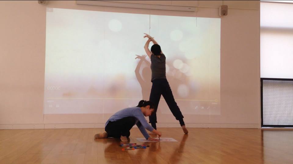 Steph_Scheubeck's tweet photo. Had the best time delivering a lecture and lab to the MA in Dance students at @BathSpaUni - explorations on ‘OFF FOCUS as a place’ in filmmaking and performance. Always great to work with them!
#offfocus #explorations #elusive #play https://t.co/HkjEJfDMfu