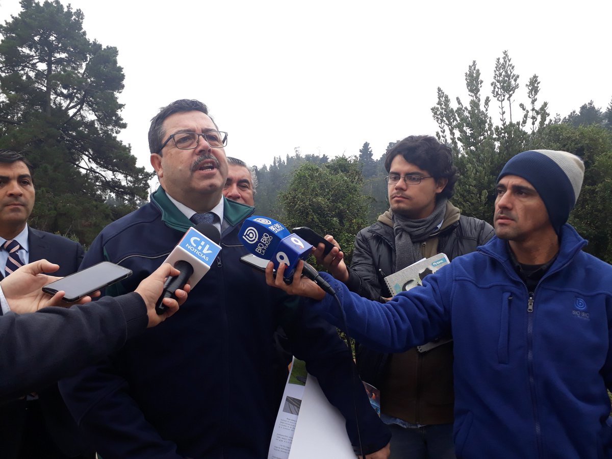 CONAFBiobio's tweet photo. ⏺️Director Regional de CONAF, Juan Carlo Hinojosa, destacó el uso de cámaras trampa para monitoreo de la fauna 🦊🐦existente dentro de la Reserva Nacional Nonguén. Hoy exhibimos algunas de las imágenes, en el marco de la celebración del #DíaDeLaTierra #güiña #zorroculpeo #pitio https://t.co/mDEnEJSK5K