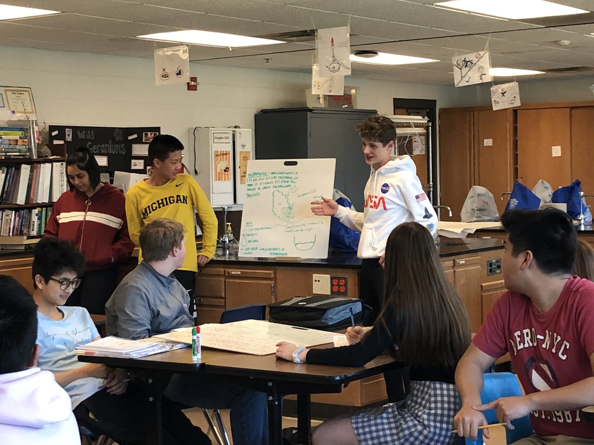 MrsRosellRHS's tweet photo. Wrapping up our unit on cell transport... models galore! Eggs, paramecium, salads, death by water. Nice work #rhsblock https://t.co/SxnwmVdQDm