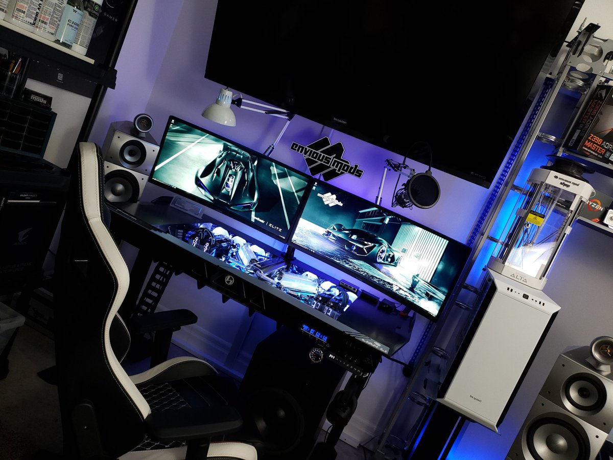 EnviousMods's tweet photo. This combo really make the Splitr desk a killer workstation &amp; gaming rig!

Hardware used:
@AorusOfficial Z370 Gaming 7, X470 Gaming 7 wifi, GTX1080 Xtreme SLI &amp; @GIGABYTEUSA Vega 64 in crossfire.

#AORUS #Splitr #gaming
#PC #Gigabyte https://t.co/GqYR0r1zRQ