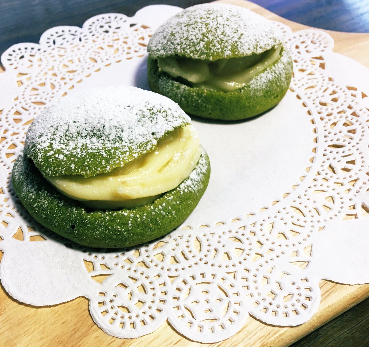 okashe_'s tweet photo. ～濃い抹茶のシュークリーム～

抹茶好きの親友の誕生日に作りました😍
喜んでくれると嬉しいなぁー🤔💭💗 https://t.co/sH8mOVxq9g