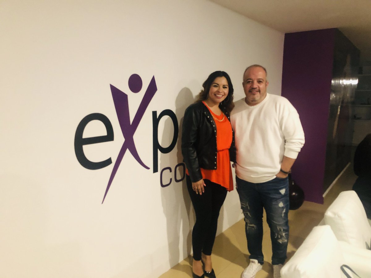 dayanebaca's tweet photo. Les comparto la entrevista a @miguelbaigts en el arranque de mi programa: El día que decidí emprender por #expertvwoman #emprender #emprendedores #vivedbr 👉 https://t.co/eBbeCHMqgB https://t.co/nOpAnZ1dH4