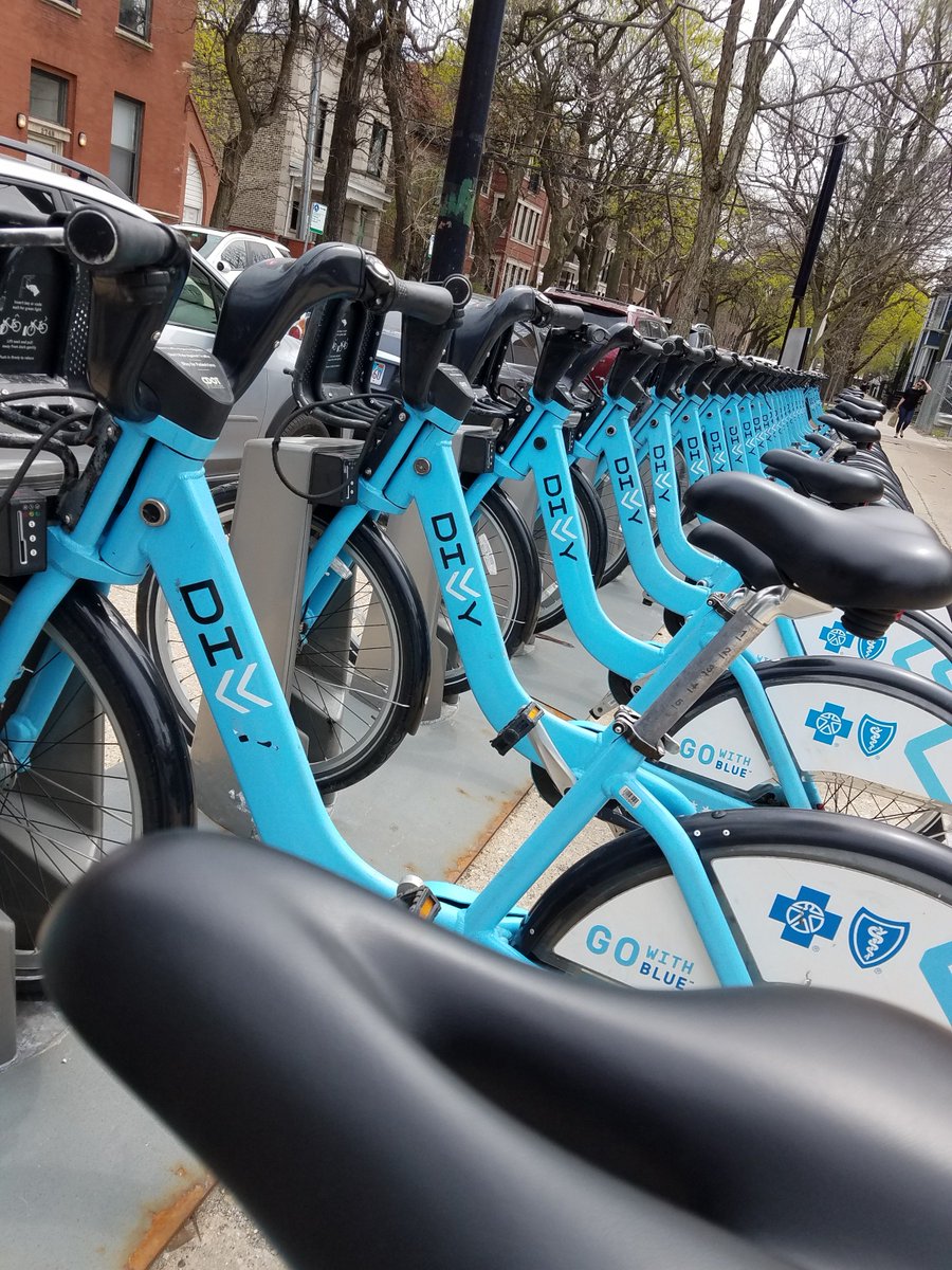 llworldtour's tweet photo. It's #earthday & I've partnered with @hiusa + @chicagohostel to encourage you to be a responsible traveler today & everyday!
Chicago makes it easy to reduce your carbon footprint. CTA trains + Divvy Bikes make it easy to get around!
#hiusa #HIUSAambassador #choosechicago https://t.co/K7ycWDx54X