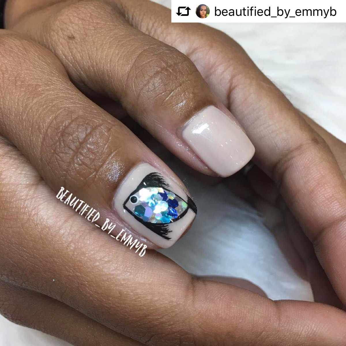 KupaInc's tweet photo. Fish are friends, not food 🐠
#nemoquotes #fishyfriends #kupanails #kupainc #nudenails #fishnails #glitternails #kupatopcoat #teamkupa #kupahub https://t.co/kZZTSxIMOM