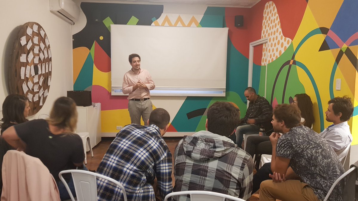 innovacionSF's tweet photo. ¡Lunes de #Formación en #LaColaboradoraROS! 💬💡

Hoy @FPisso nos comparte herramientas para crear un buen #ElevatorPitch y potenciar nuestras ideas y proyectos 🤝🏽♻️ https://t.co/2ToKspJ2Hd